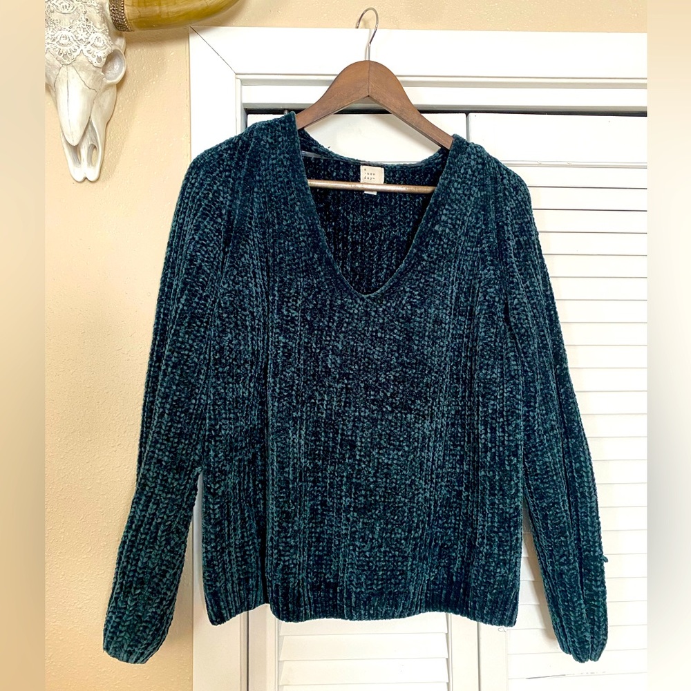 EMERALD GREEN VELVET SWEATER
